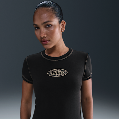 Nike Sportswear Chill Knit Women's Slim Cropped Top