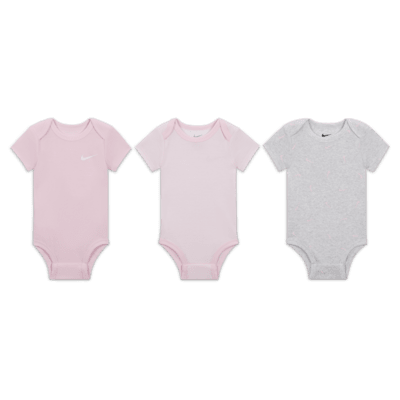 Paquete de tres bodys para bebé (0-9 M) Nike Baby Essentials