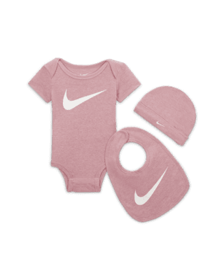 Детские  Nike Baby (3-6M) Swoosh Beanie, Bib and Bodysuit Box Set