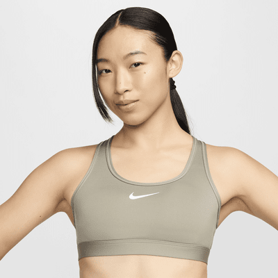 สปอร์ตบราผู้หญิงเสริมฟองน้ำ Nike Swoosh Medium Support