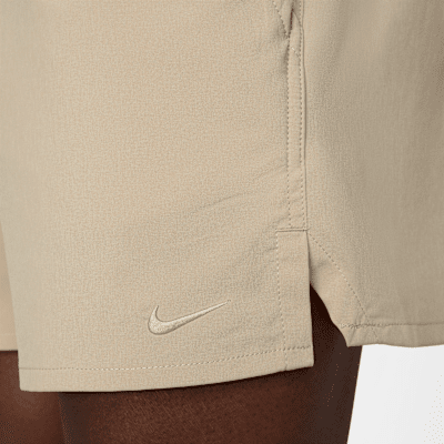 Shorts versátiles sin forro Dri-FIT de 13 cm para hombre Nike Unlimited