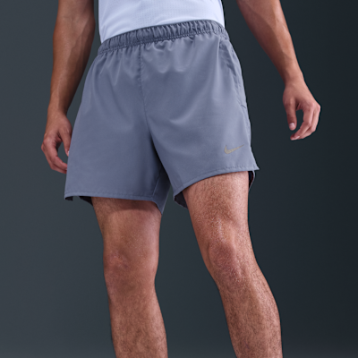 Nike Challenger multifunctionele 2-in-1 herenshorts met Dri-FIT (13 cm)
