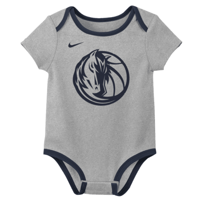 Conjunto de body de la NBA Nike para bebé (3 piezas) Dallas Mavericks