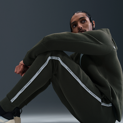 Joggers de tejido Fleece con detalles reflejantes para hombre Nike Tech