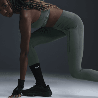 Leggings de 7/8 de tiro alto y sujeción media con bolsillos para mujer Nike Universa