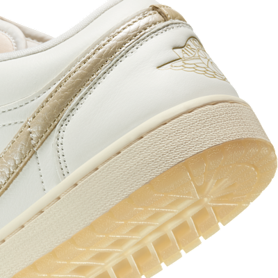 Air Jordan 1 Low SE Kadın Ayakkabısı