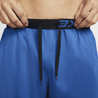 Shorts versátiles sin forro Dri-FIT de 23 cm para hombre Nike Totality