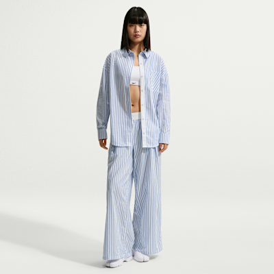 Playera de manga larga de tejido Woven a rayas oversized para mujer Nike Sportswear Chill Poplin