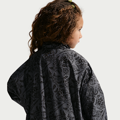 Chamarra de tejido Woven para niños talla pequeña Nike Club