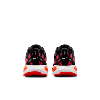 Tenis de correr en pavimento para niños grandes Nike Vomero 18