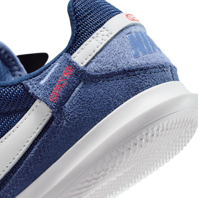 Nike Jr. Streetgato Low-Top-Fußballschuh für jüngere/ältere Kinder