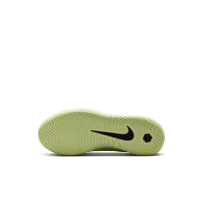 Nike Jr. Phantom 6 Low Academy Older Kids' Indoor/Court Football Shoe