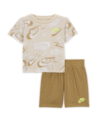 Детские шорты Nike Sportswear Baby On the Move Printed Tee and French Terry Shorts Set