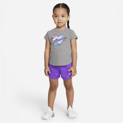 Conjunto de playera y shorts tie-dye para niños pequeños Nike. Nike.com