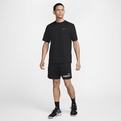 Shorts versátiles Dri-FIT de 18 cm sin forro para hombre Nike Totality