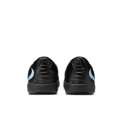 Nike Phantom 6 Low Academy Indoor/Court Soccer Shoes