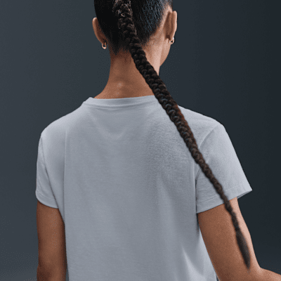 Nike Club Women's Cropped T-Shirt