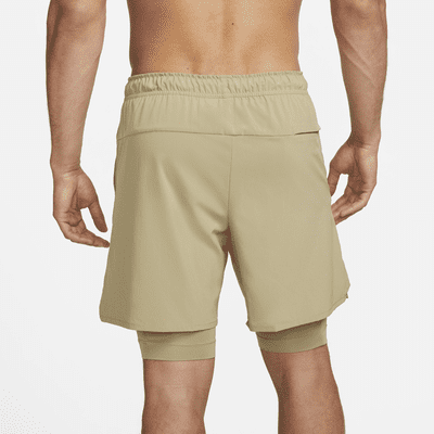 Shorts versátiles Dri-FIT de 18 cm 2 en 1 para hombre Nike Unlimited