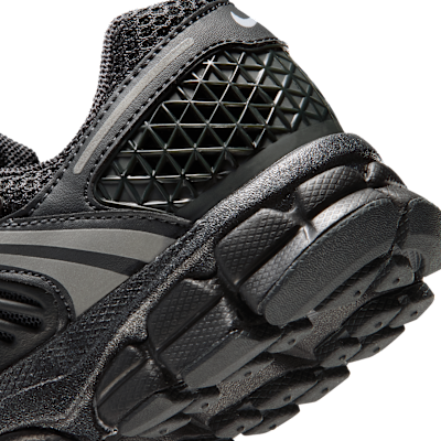 Nike Vomero 5 Older Kids' Shoes with Reflective Design Accents. Nike NO