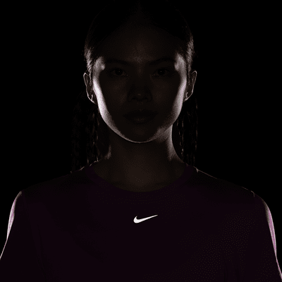 เสื้อแขนสั้นผู้หญิง Dri-FIT Nike One Classic