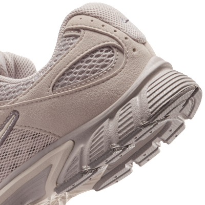 Nike V5 Runner Suede Older Kids' Shoes