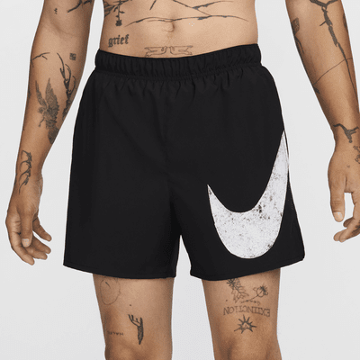 Nike Challenger Swoosh Dri-FIT hardloopshorts voor heren (13 cm)