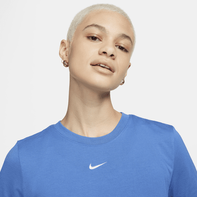 Nike Sportswear Essential Kurz-T-Shirt mit schmaler Passform für Damen