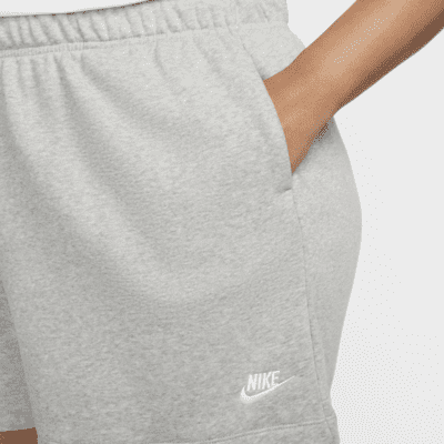 Shorts Nike Sportswear Club Fleece de tiro medio para mujer (talla grande)