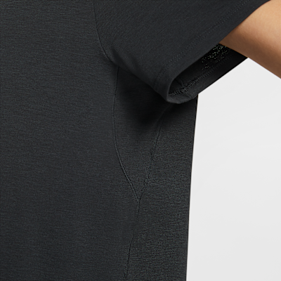 Nike One Relaxed 女款 Dri-FIT 短袖上衣