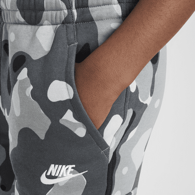 Cargo παντελόνι με μοτίβο παραλλαγής Nike Sportswear Club Fleece για μεγάλα παιδιά