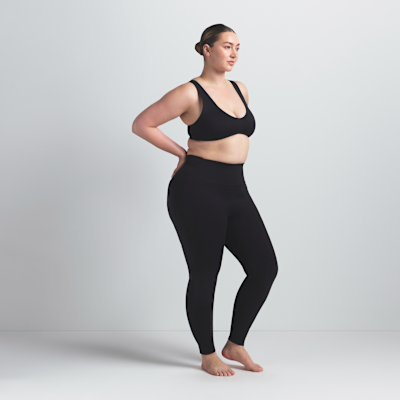 NikeSKIMS Matte Women's High-Waisted 26" Knee Grip Leggings