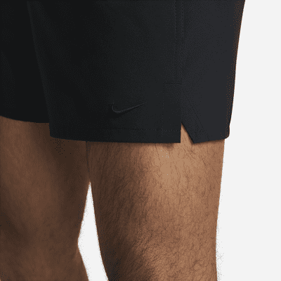 Shorts versátiles sin forro Dri-FIT de 13 cm para hombre Nike Unlimited