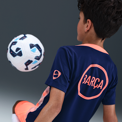 FC Barcelona Academy Pro Üçüncü Nike Dri-FIT Maç Öncesi Genç Çocuk Futbol Üstü