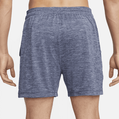 Shorts sin forro Dri-FIT de 13 cm para hombre Nike Yoga