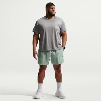 Shorts de correr Dri-FIT de 13 cm con forro de ropa interior para hombre Nike Stride