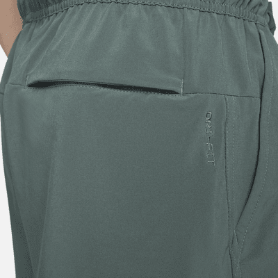 Shorts versátiles sin forro Dri-FIT de 13 cm para hombre Nike Unlimited