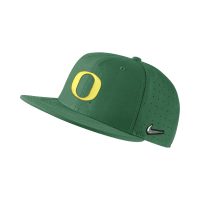 Oregon Nike College Fitted Baseball Hat. Nike.com