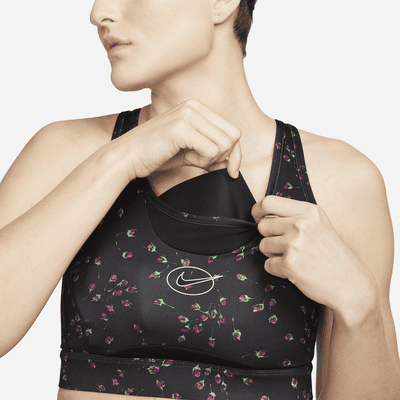 Bra deportivo con abertura posterior con almohadilla de una sola pieza de media sujeción para mujer Nike Swoosh Icon Clash