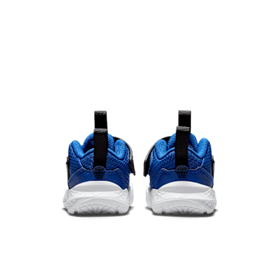 Tenis para bebé e infantil Nike Team Hustle D 12
