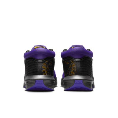 Calzado de básquetbol LeBron Witness 8