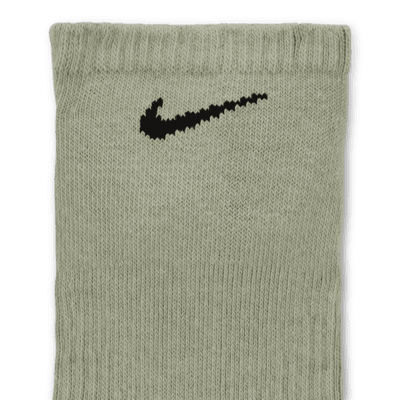 Calcetines de entrenamiento ocultos, con
amortiguación, Nike Everyday Plus (3
pares)