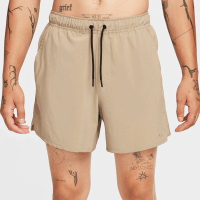 Shorts versátiles sin forro Dri-FIT de 13 cm para hombre Nike Unlimited