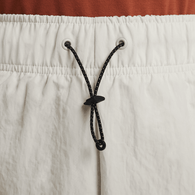 Shorts de tiro alto de tejido Woven para mujer Nike Sportswear Essential