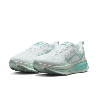 Chaussure de running sur route Nike Vomero 18 pour femme