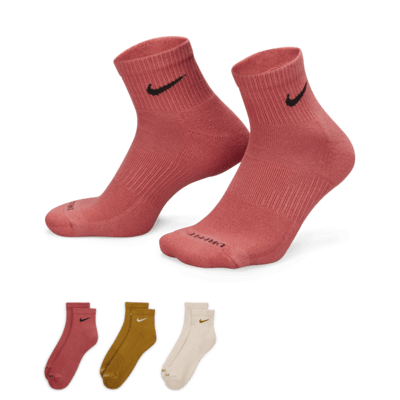 Calcetines de entrenamiento hasta el tobillo Nike Everyday Cushioned (3 pares). Nike.com