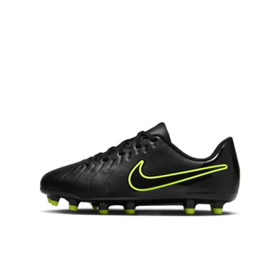 Tacos de fútbol de corte low para terrenos múltiples para niños de preescolar y grandes Nike Jr. Tiempo Legend 10 Club