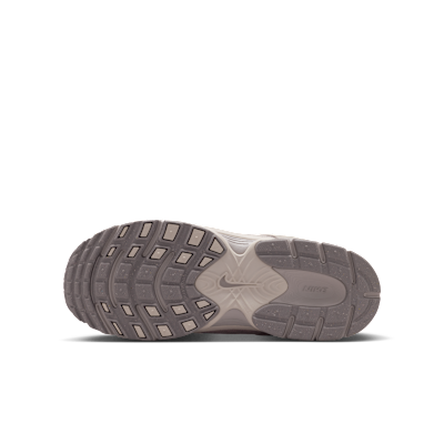 Nike V5 Runner Suede Older Kids' Shoes