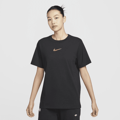 Nike Sportswear 女款寬鬆短袖圖樣 T 恤