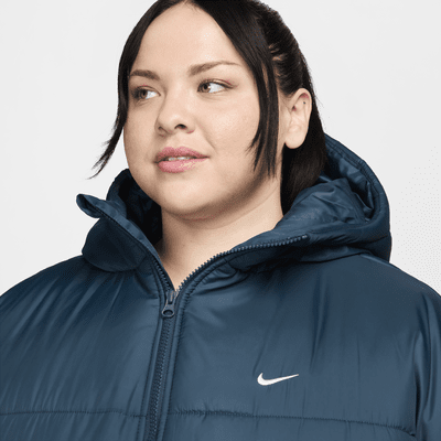 Chamarra Therma-FIT holgada con gorro para mujer (talla grande) Nike Sportswear Classic Puffer