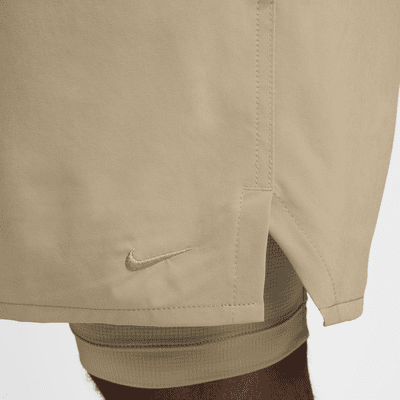 Shorts versátiles Dri-FIT de 18 cm 2 en 1 para hombre Nike Unlimited